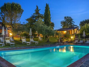 Outdoor pool - Cozy & Snug Apartment Surrounded by Nature near Chianti Valley (Castiglion Fiorentino)