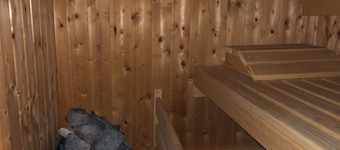 Chic Beachside Stay w/ Sauna