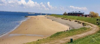 Atmospheric Holiday Home Near the Oosterschelde