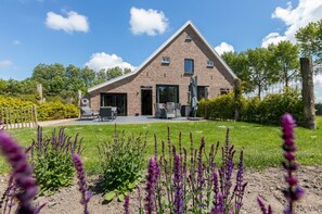 Garden - Mansion in Vrouwenpolder Near Beach (Vrouwenpolder)