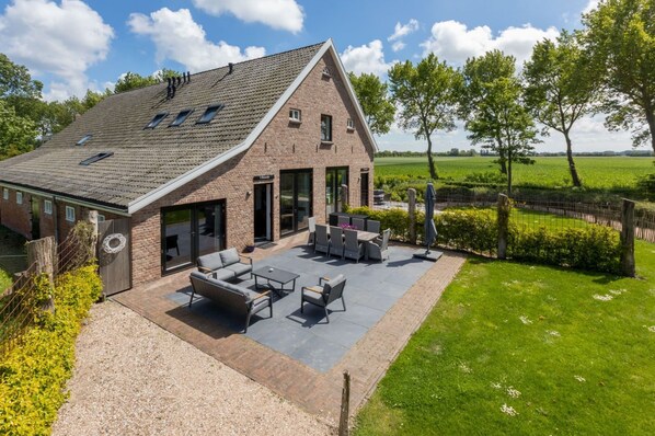 Terrace/patio - Mansion in Vrouwenpolder Near Beach (Vrouwenpolder)