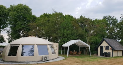 Detached Igloo Bungalow with Barbecue near Forest