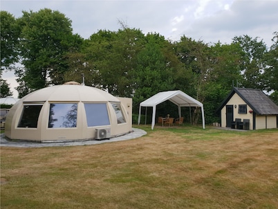 Detached Igloo Bungalow with Barbecue near Forest