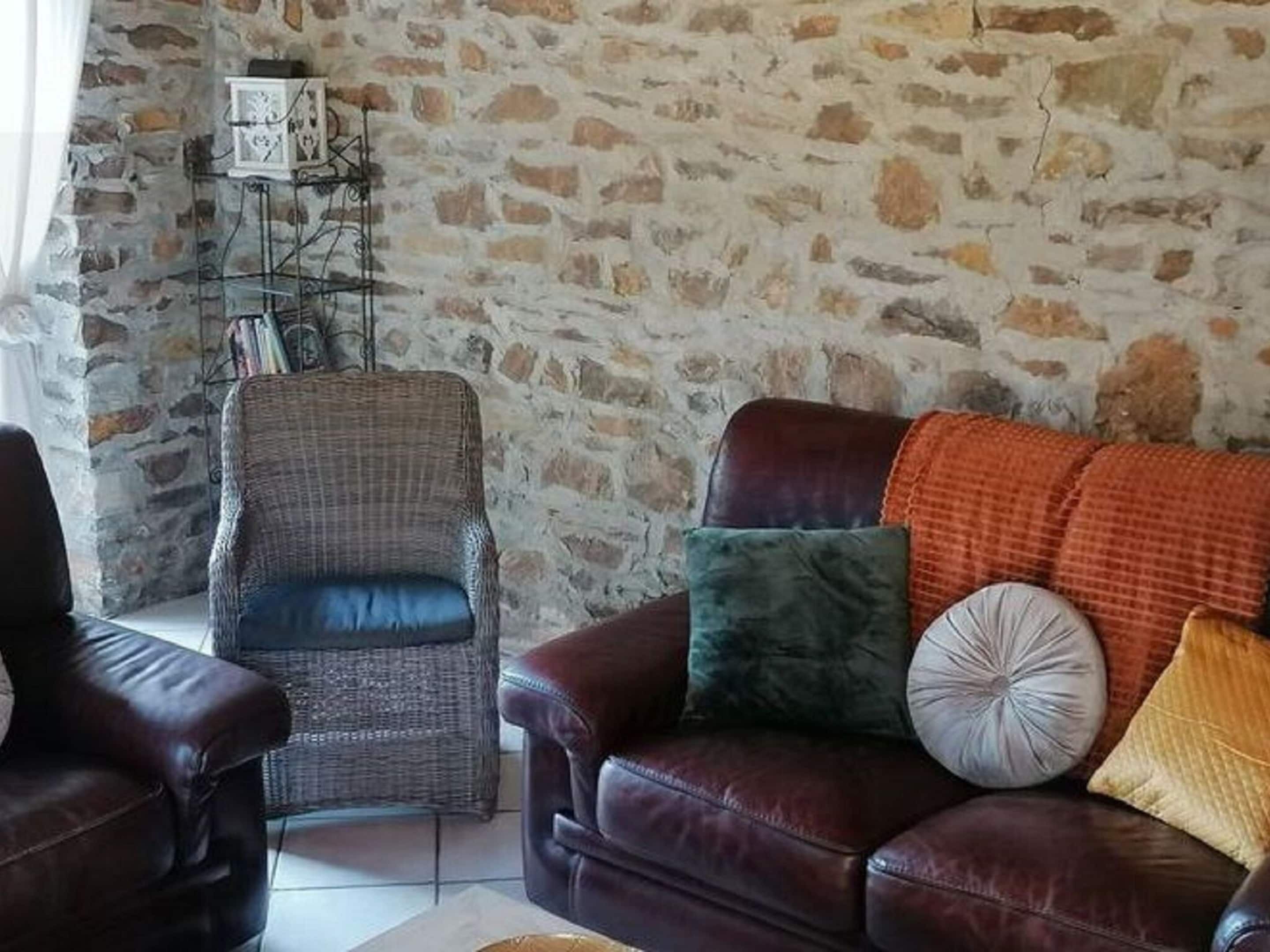 Cottage | Living room | Fireplace, DVD player