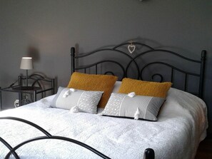 Cottage | Room amenity - Sunny Garden Cottage, Alle (Vresse-sur-Semois)