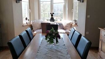 Cottage | Dining