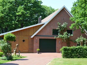 Exterior - Ferienhaus in Lindern mit Garten & Terrasse (Lindern)