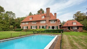 Pool - Stunning Holiday Home in Leende Near Forest (Leende)