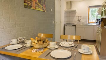Bungalow | Private kitchen | High chair