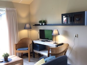 Living room - Single Storey Bungalow near Small Beach (Heeg)
