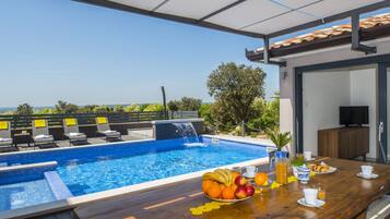 ุญู
ุงู
ุณุจุงุญุฉ