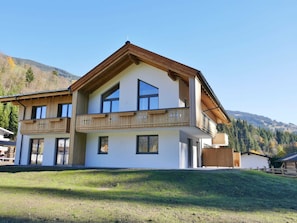 Chalet | Exterior - Chalet in Saalbach Near Ski Lift and Sauna (Saalbach-Hinterglemm)