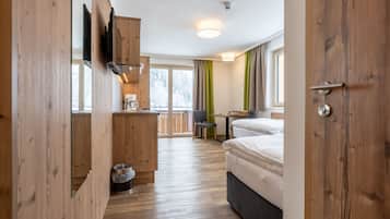 1 bedroom, bed sheets