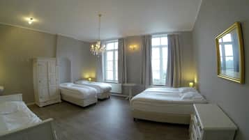 House | 15 bedrooms, individually furnished, bed sheets