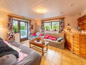 House | Living area - Holiday Home in Montleban With Garden (Gouvy)