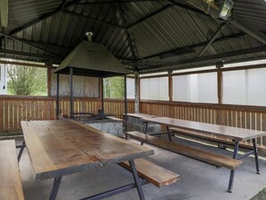 House | Outdoor dining - Cozy Home in Sainte-ode With Sauna (Sainte-Ode)