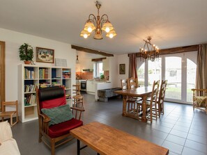 House | Dining - Cozy Home in Sainte-ode With Sauna (Sainte-Ode)