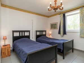 House | 9 bedrooms, individually furnished - Cozy Home in Sainte-ode With Sauna (Sainte-Ode)