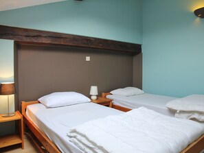 Casa | 4 dormitorios, mobiliario individual, ropa de cama