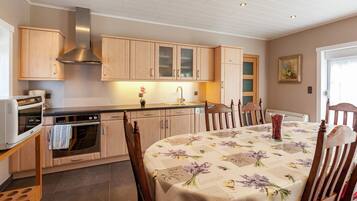 Cottage | Dining