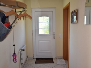 2 Schlafzimmer, individuell eingerichtet, Bettwäsche