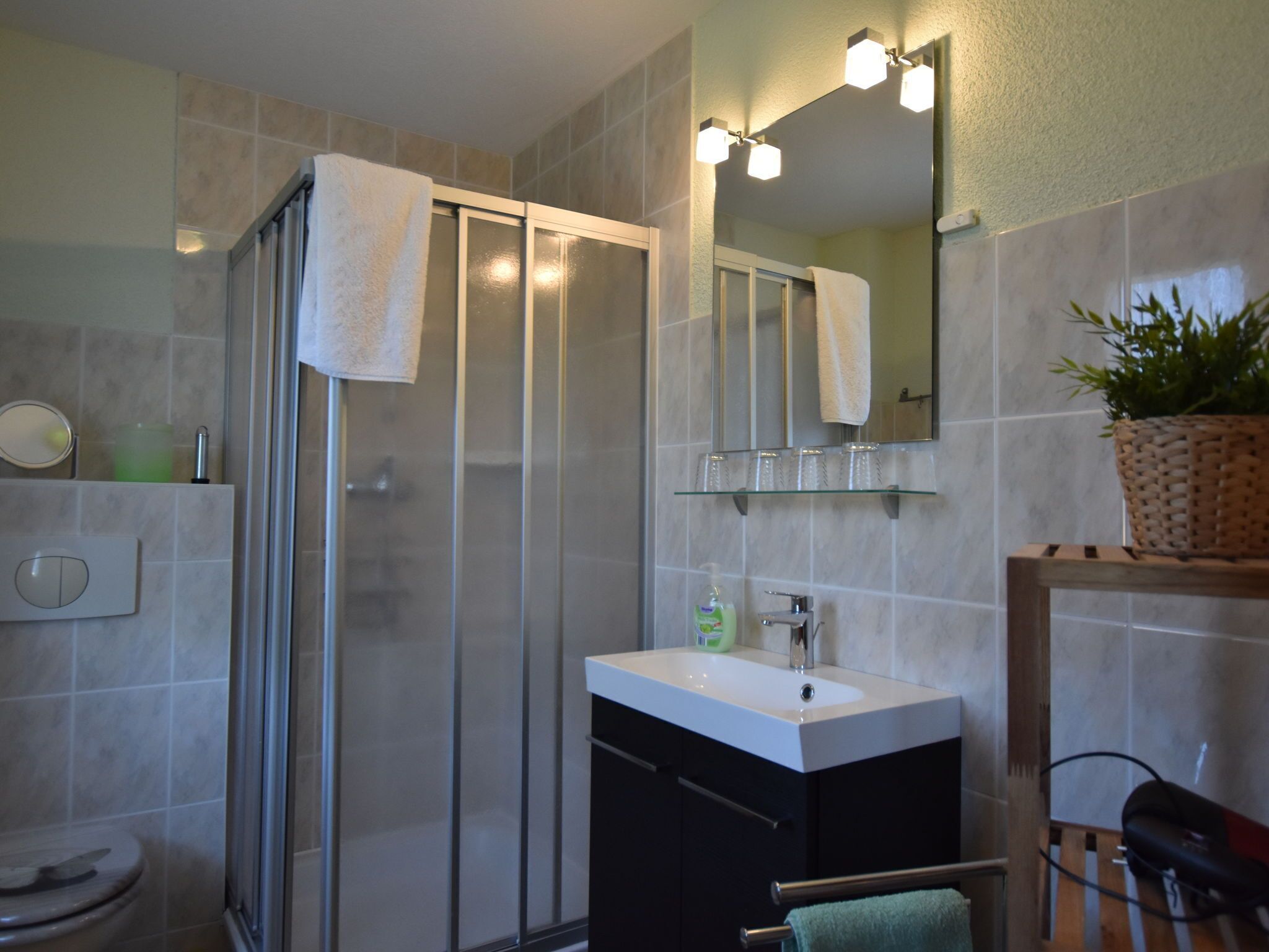 Ferienhaus | Badezimmer | Dusche, Haartrockner, Handtücher