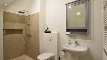 Apartment | Badezimmer | Dusche, Haartrockner