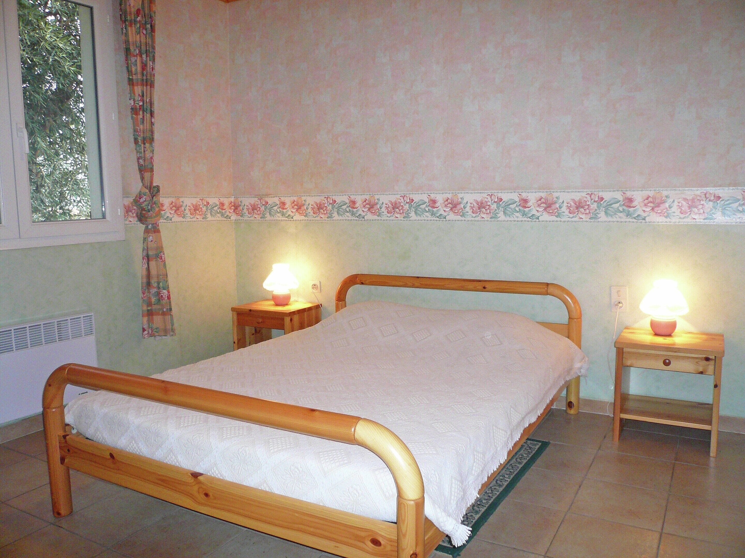 House | 3 bedrooms, individually furnished, iron/ironing board