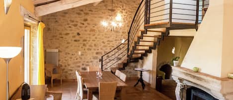 Huvila | Ruokailu