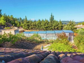 Villa | Piscina | Una piscina cubierta, una piscina al aire libre