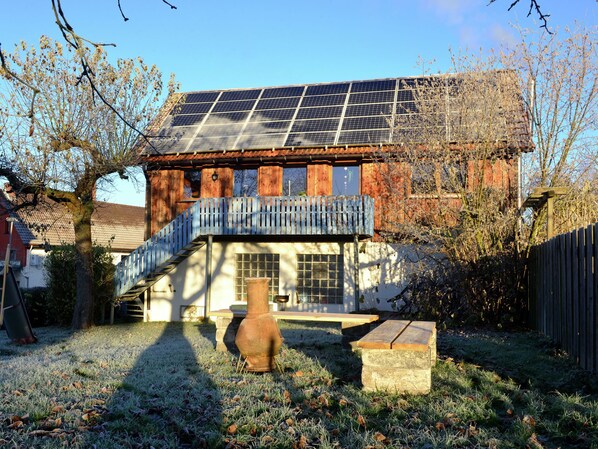 Garden - Exceptionally Bright Holiday Home Surrounded by the Beautiful Nature of the Weserbergland (Negenborn)