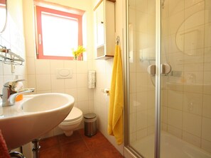 House | Bathroom - Welcoming Holiday Home in Lambertsberg With Fenced Garden (Lambertsberg)