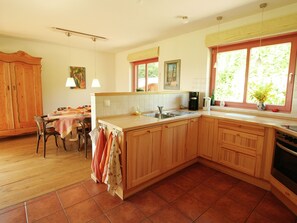 House | Private kitchen - Welcoming Holiday Home in Lambertsberg With Fenced Garden (Lambertsberg)