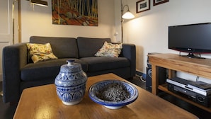 House | Living room | DVD player - Charming Holiday Home in Pul-l'eveque With Private Pool (Puy-l'Eveque)