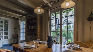 Dining - Charming Holiday Home in Pul-l'eveque With Private Pool (Puy-l'Eveque)