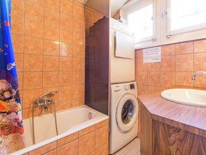 House | Bathroom | Combined shower/tub - Comfortable Detached House for Eleven People in the Lively Les Gets (Les Gets)