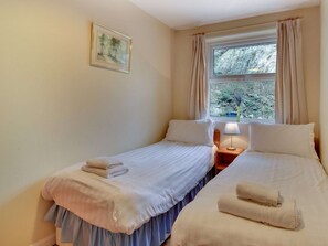 Ferienhaus | Badezimmer | Duschwanne, Handtücher