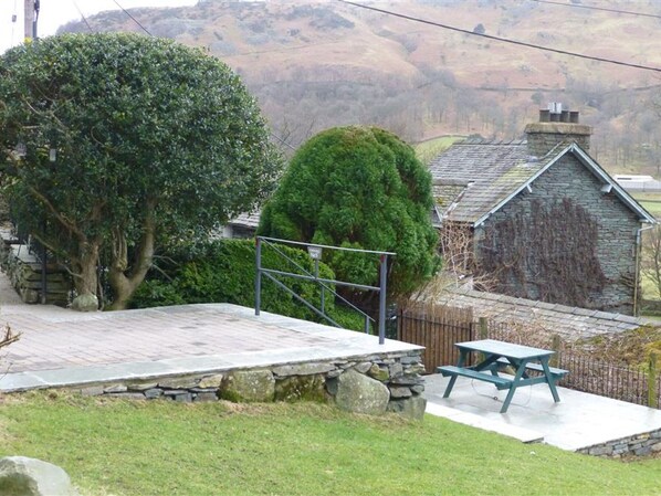 Balcony - Cosy Holiday Home in the Lake District With a Magnificent View Over the Surroundings (Ambleside)