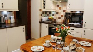 Fridge, microwave, oven, dishwasher - Cosy Holiday Home in the Lake District With a Magnificent View Over the Surroundings (Ambleside)