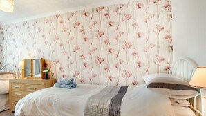 Room - Escape to the Seaside in This Pretty Coastal Cottage, Perfect for a Relaxing Holiday (Seahouses)