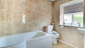 Bathroom - Escape to the Seaside in This Pretty Coastal Cottage, Perfect for a Relaxing Holiday (Seahouses)
