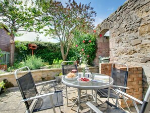 Balcony - Escape to the Seaside in This Pretty Coastal Cottage, Perfect for a Relaxing Holiday (Seahouses)