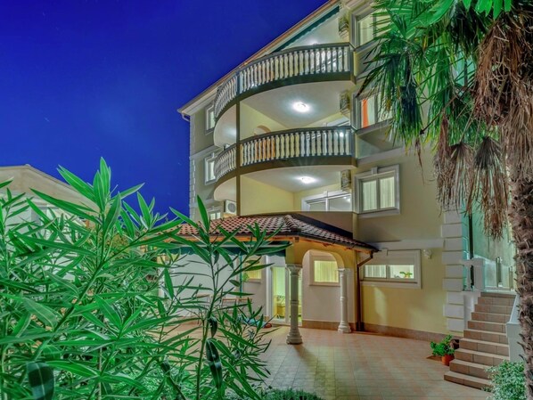 Exterior - Adorable Apartment With Terrace, Hot Tub & Sea View (Crikvenica)