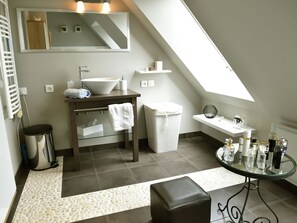House | Bathroom | Combined shower/bathtub, towels - Luxurious Holiday Home in Sibiril Near Beach (Sibiril)