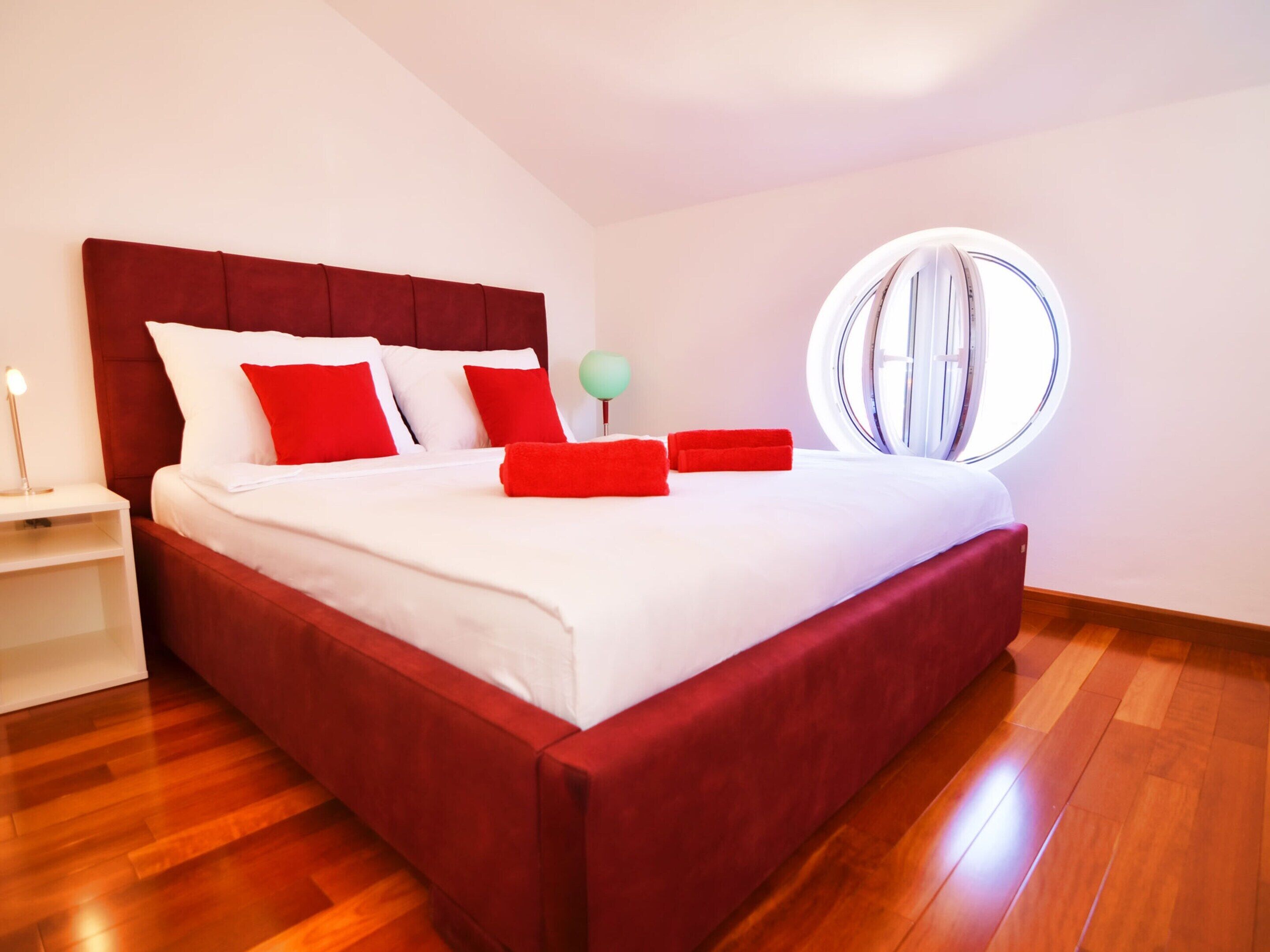 Villa | 11 slaapkamers, individueel gemeubileerd, een strijkplank/strijkijzer