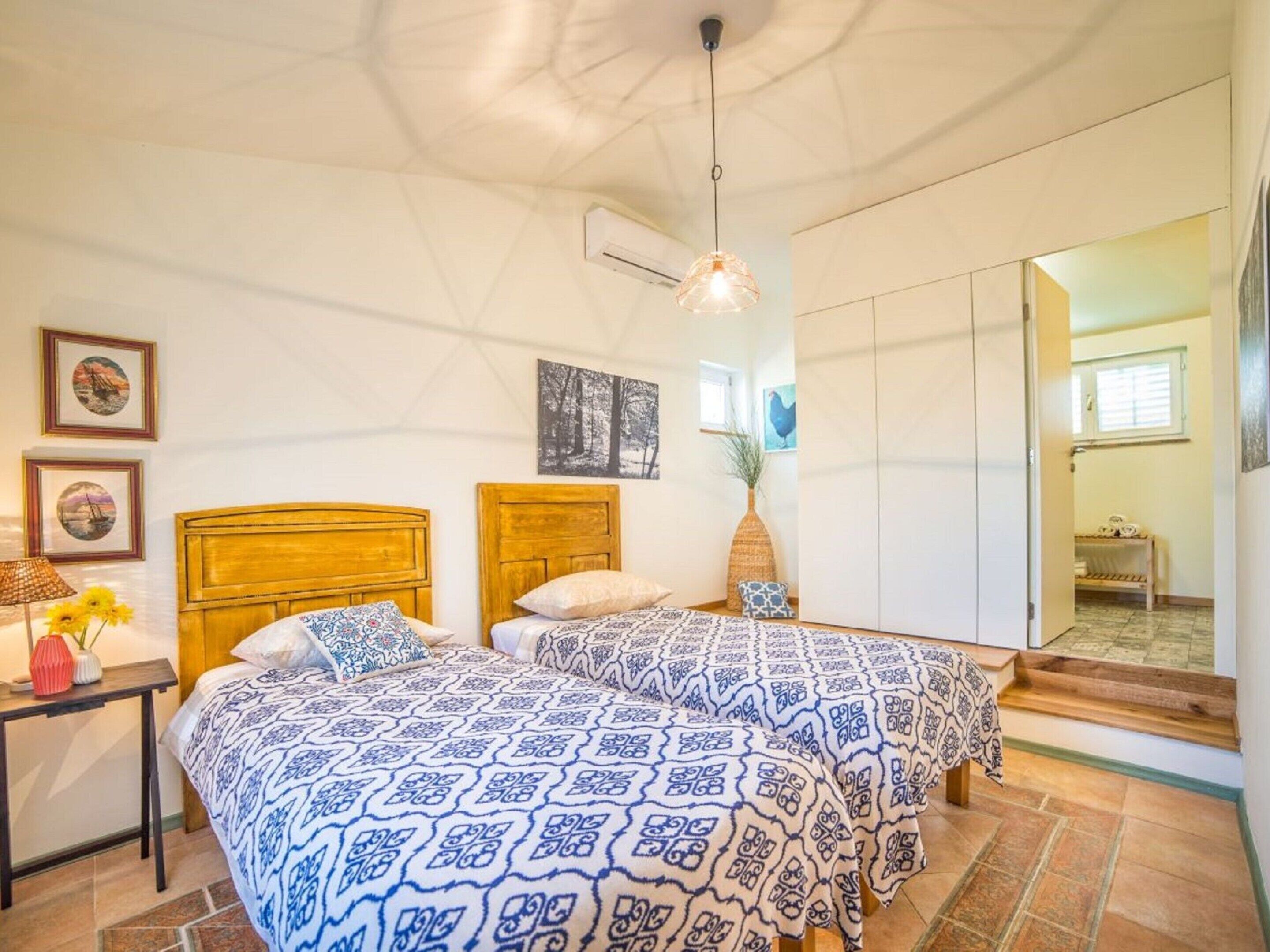 House | 2 bedrooms, individually furnished, bed sheets