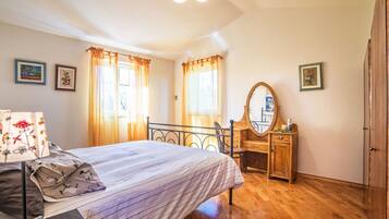 Ferienhaus | 2 Schlafzimmer, individuell eingerichtet, Bettwäsche