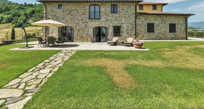 Luxury Villas in Poppi With Heated Pool