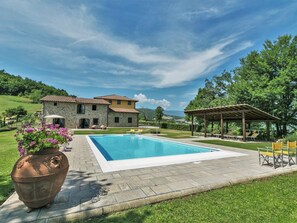 House | Pool | Outdoor pool - Luxury Villas in Poppi With Heated Pool (Poppi)