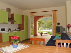 Apartment | Dining - Apartment in Idro With Pool and Garden (Idro)
